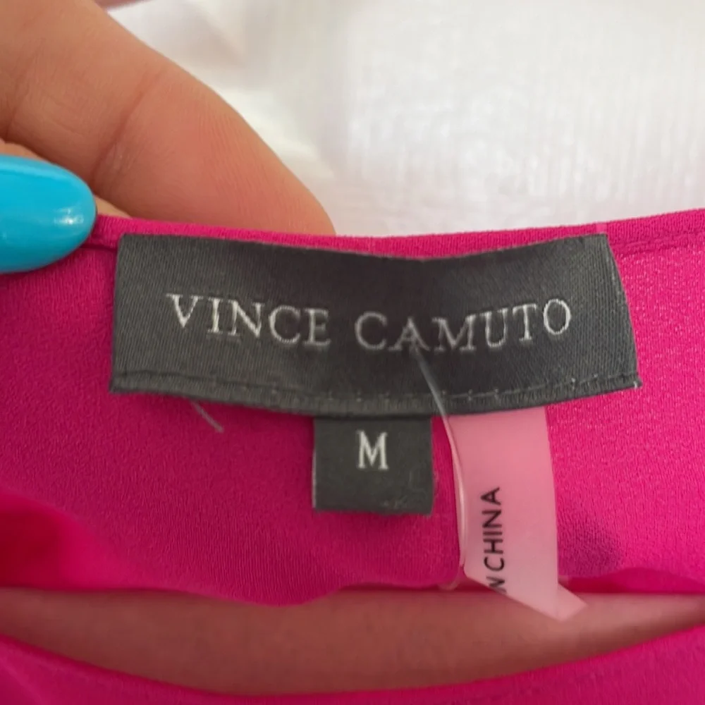 VINCE CAMUTO HOT PINK poncho style boatneck TOP Blouse 1 open shoulder Size M - Picture 7 of 9